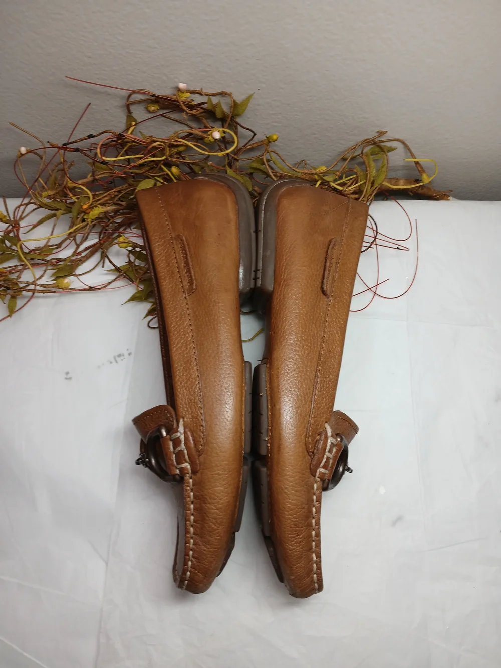 Hush Puppies Women's Brown Leather Bit-Accent Loafers *Scuffing Under Front*